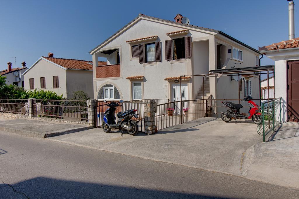 Apartment Nikolina Mali Losinj Luaran gambar